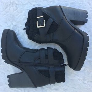 Wetseal black boots 7W
